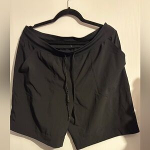 St. John Bay men’s shorts size large